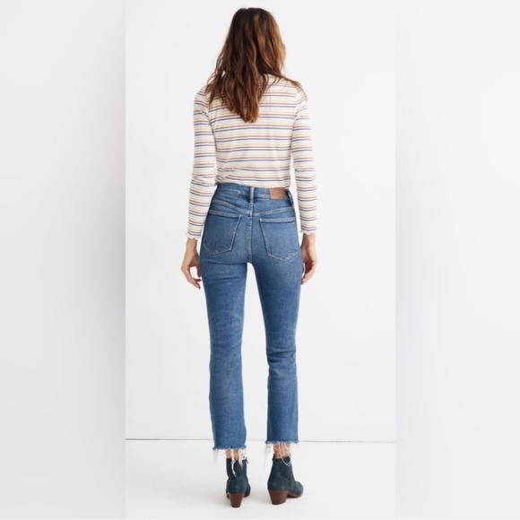 Madewell Cali Demi-Boot Jeans in Fleetwood Wash- Raw Hem-Size 27” - Picture 2 of 7
